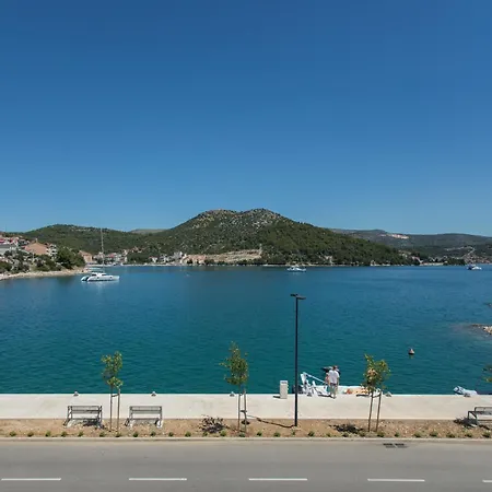 Mediteran Πανσιόν Marina