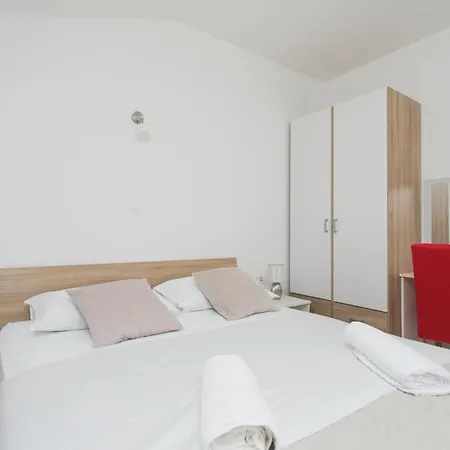 Mediteran בית הארחה