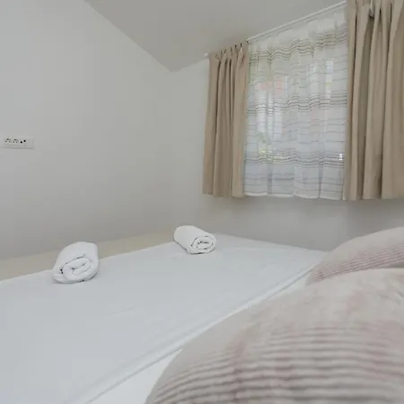 Mediteran בית הארחה מרינה