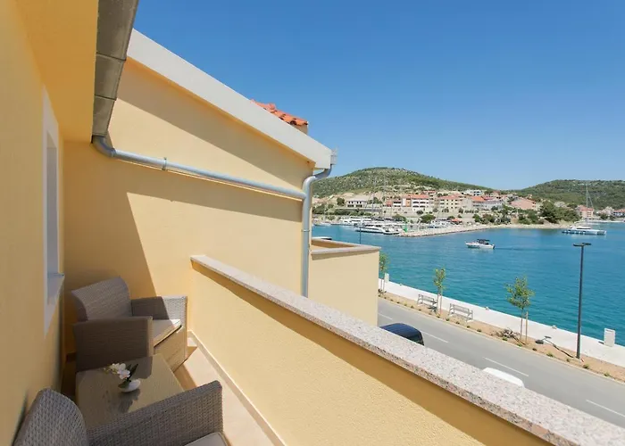 Mediteran בית הארחה 4*