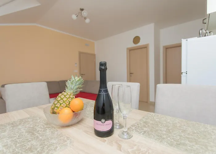 בית הארחה Mediteran מרינה