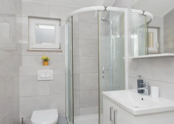 Mediteran בית הארחה