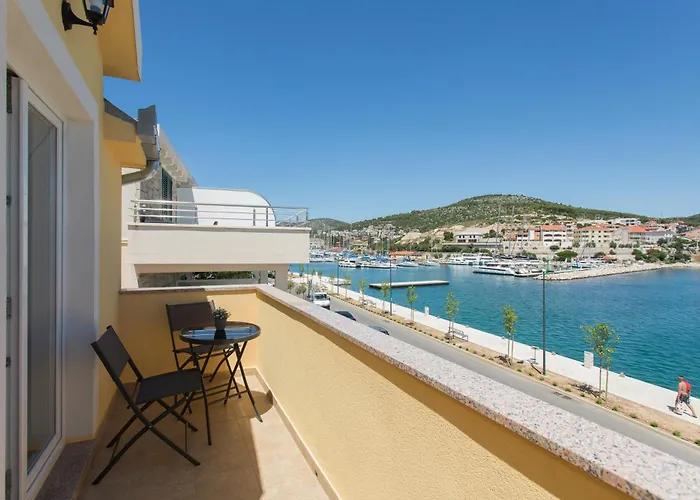 בית הארחה Mediteran 4*